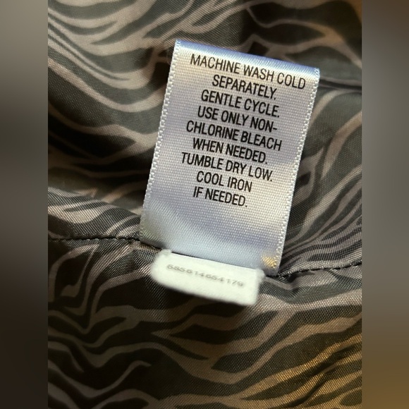 Dana Buchman lightweight black trench coat with hood - Picture 12 of 16